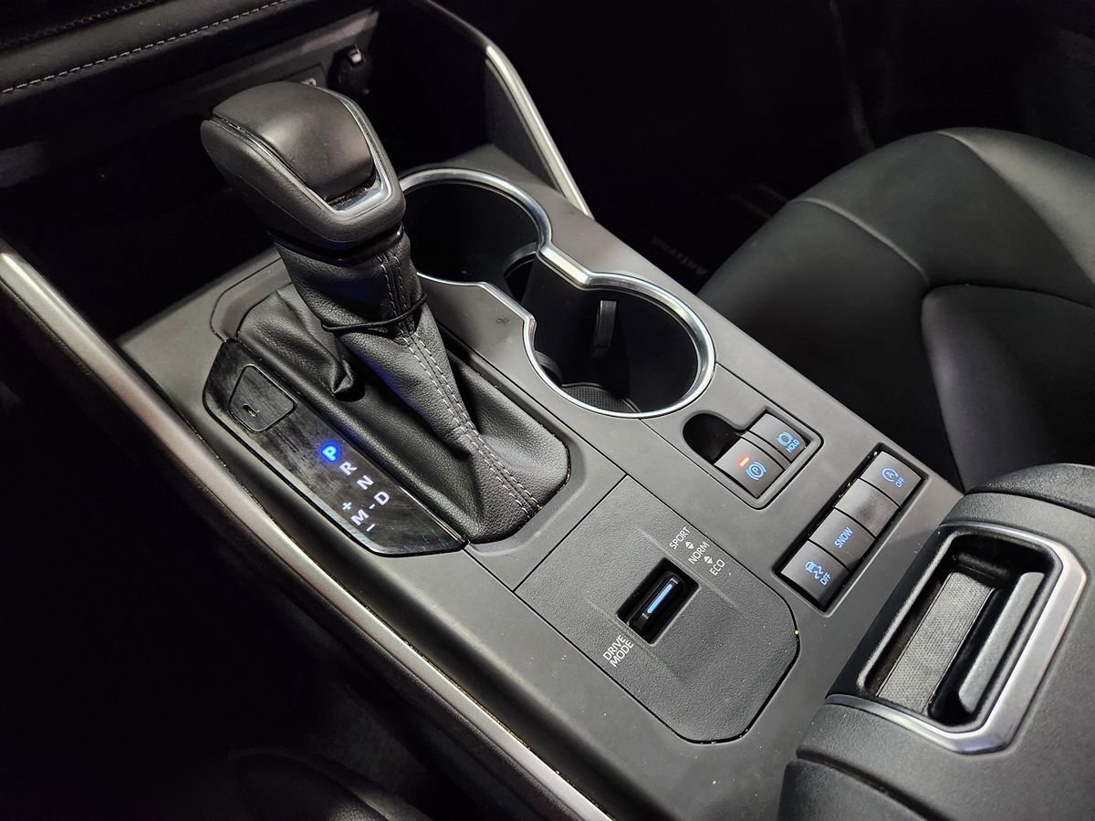 Used 2022 Toyota Highlander XLE FWD image 40