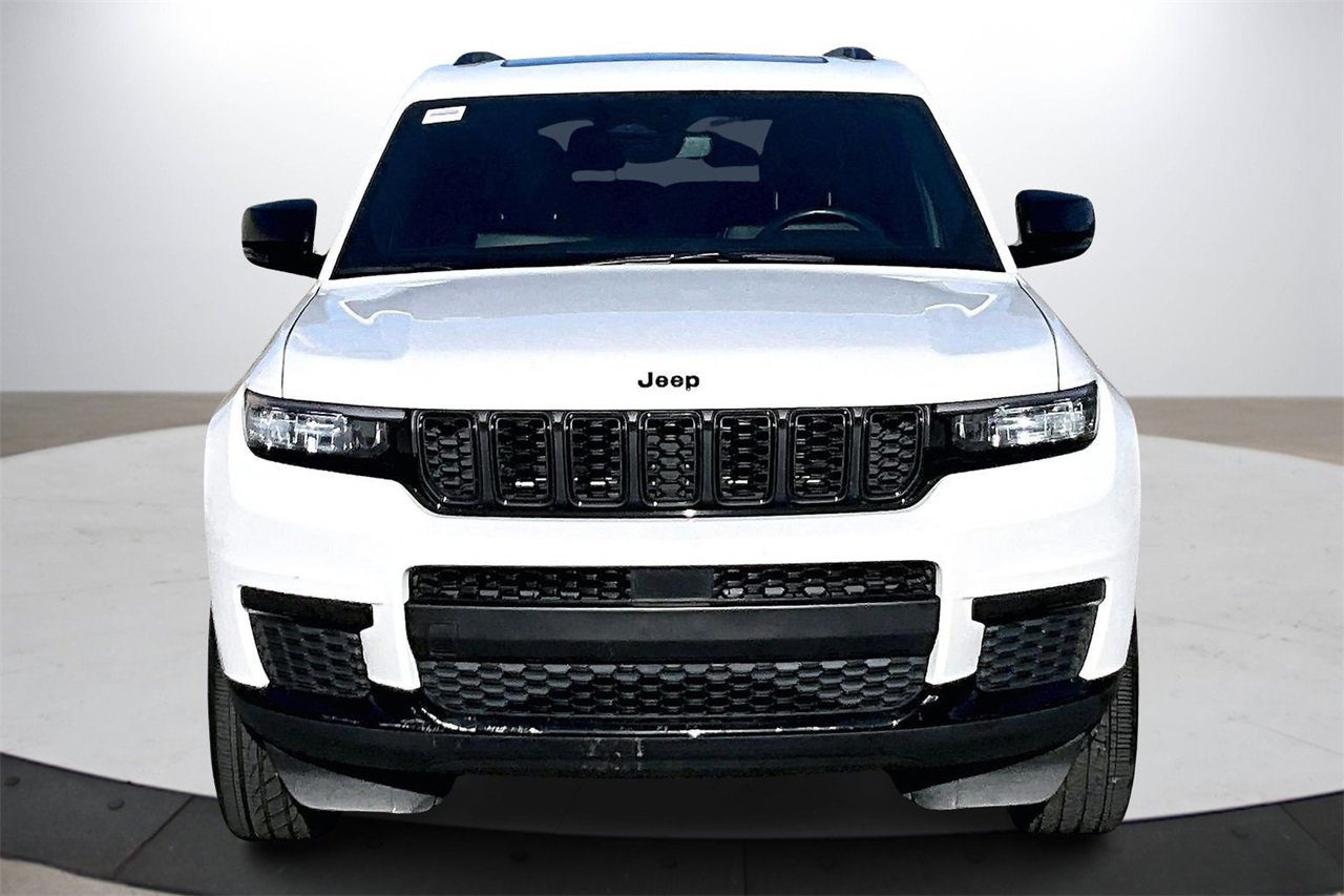 Certified 2022 Jeep Grand Cherokee L Laredo image 3