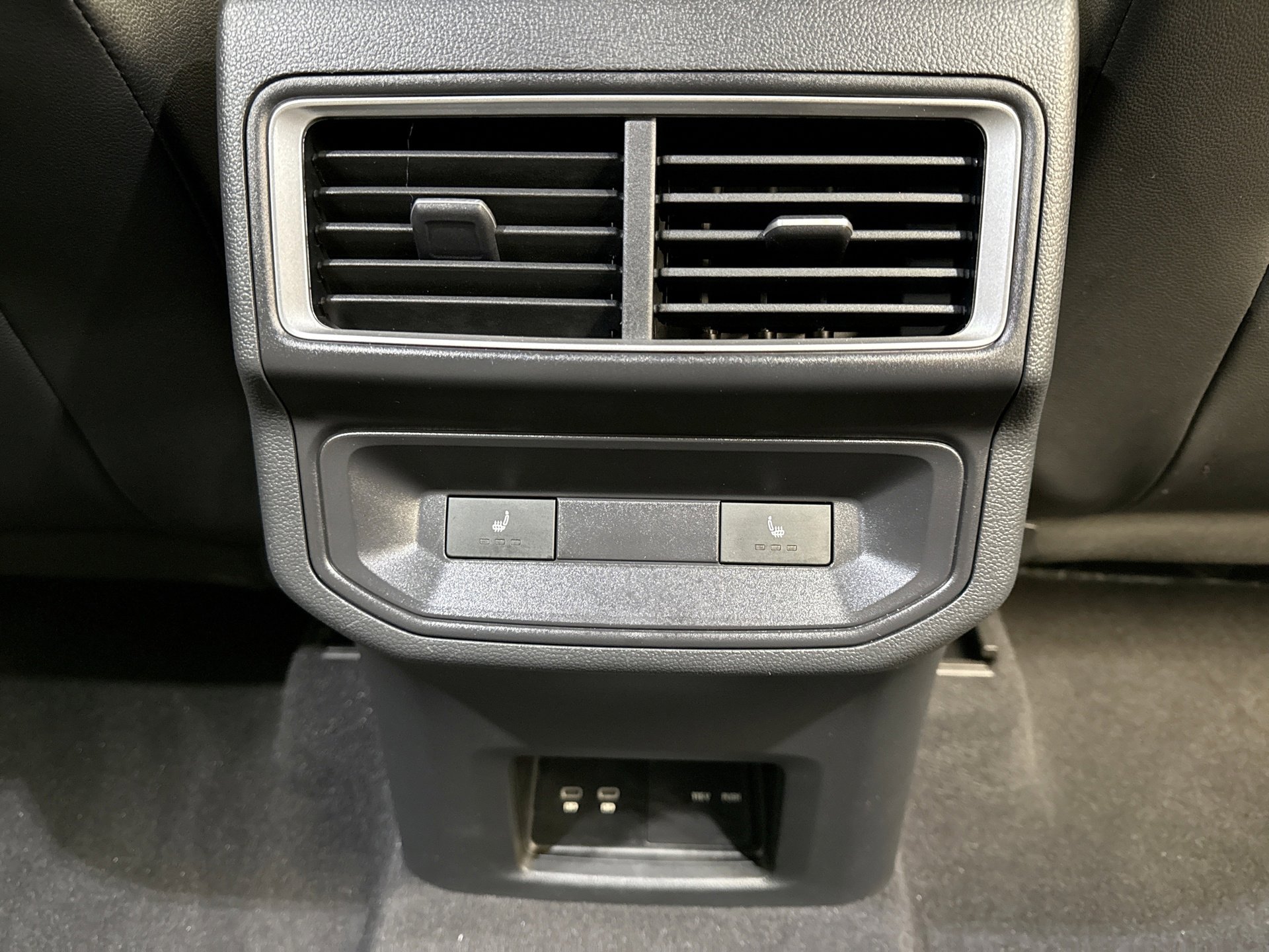 Used 2024 Volkswagen Atlas Cross Sport SEL Premium R-Line image 22