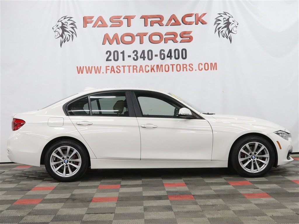 Used 2018 BMW 320i xDrive Sedan AWD/4WD image 4