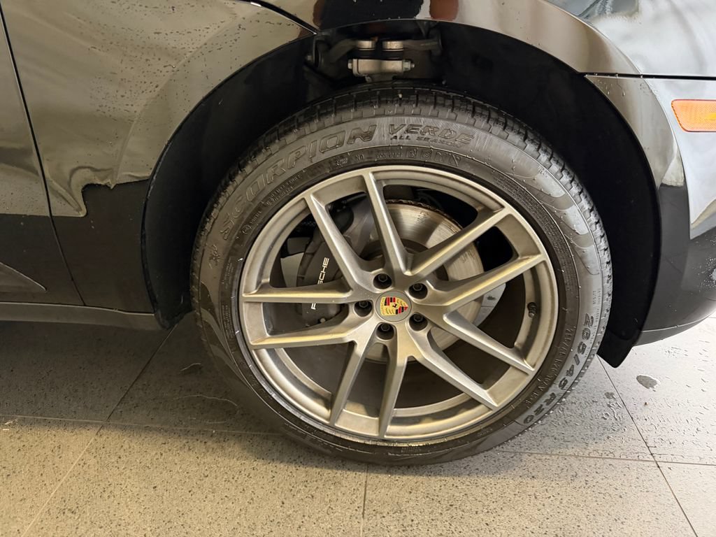 Certified 2026 Porsche Macan AWD/4WD image 13