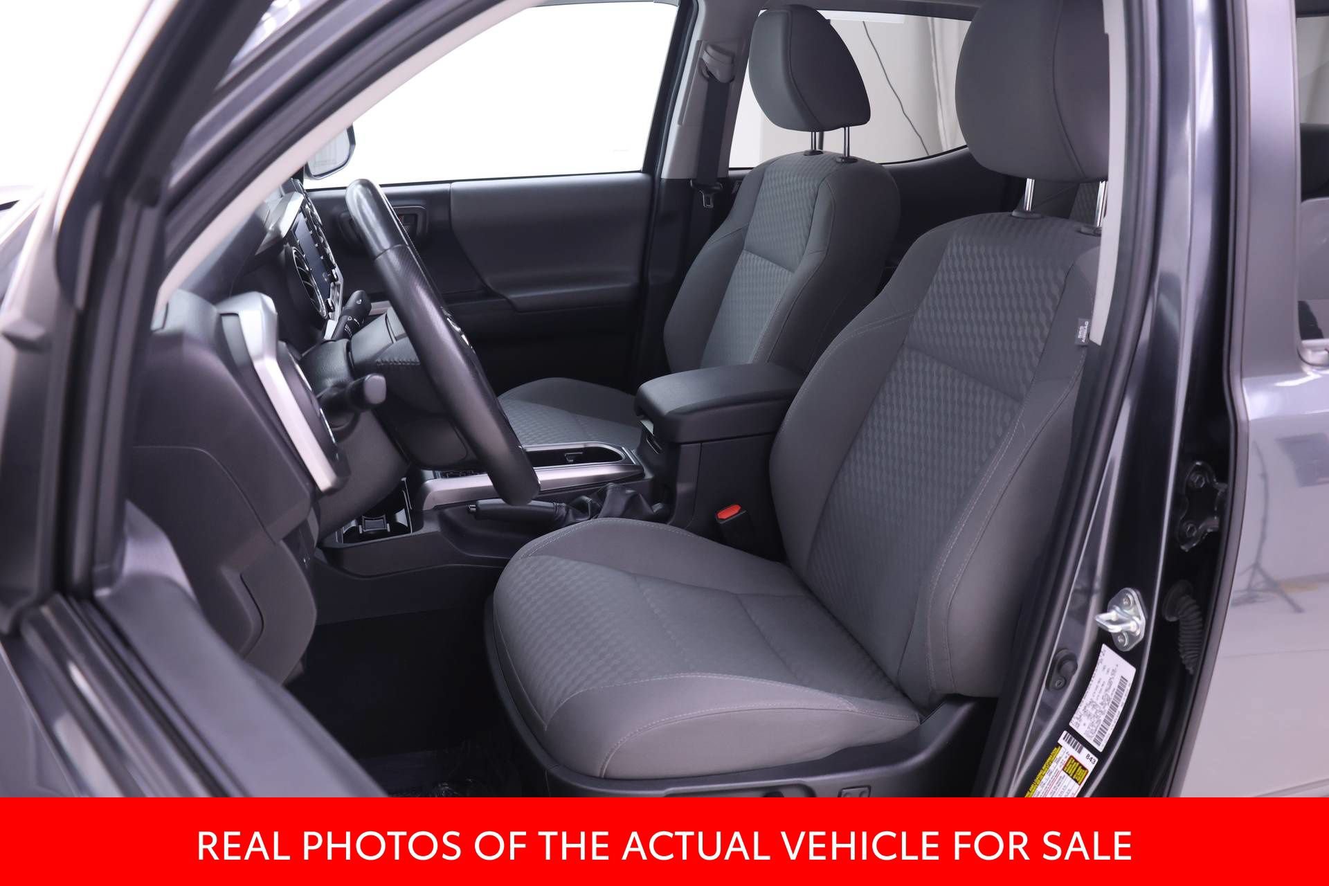 Certified 2022 Toyota Tacoma SR5 AWD/4WD image 4