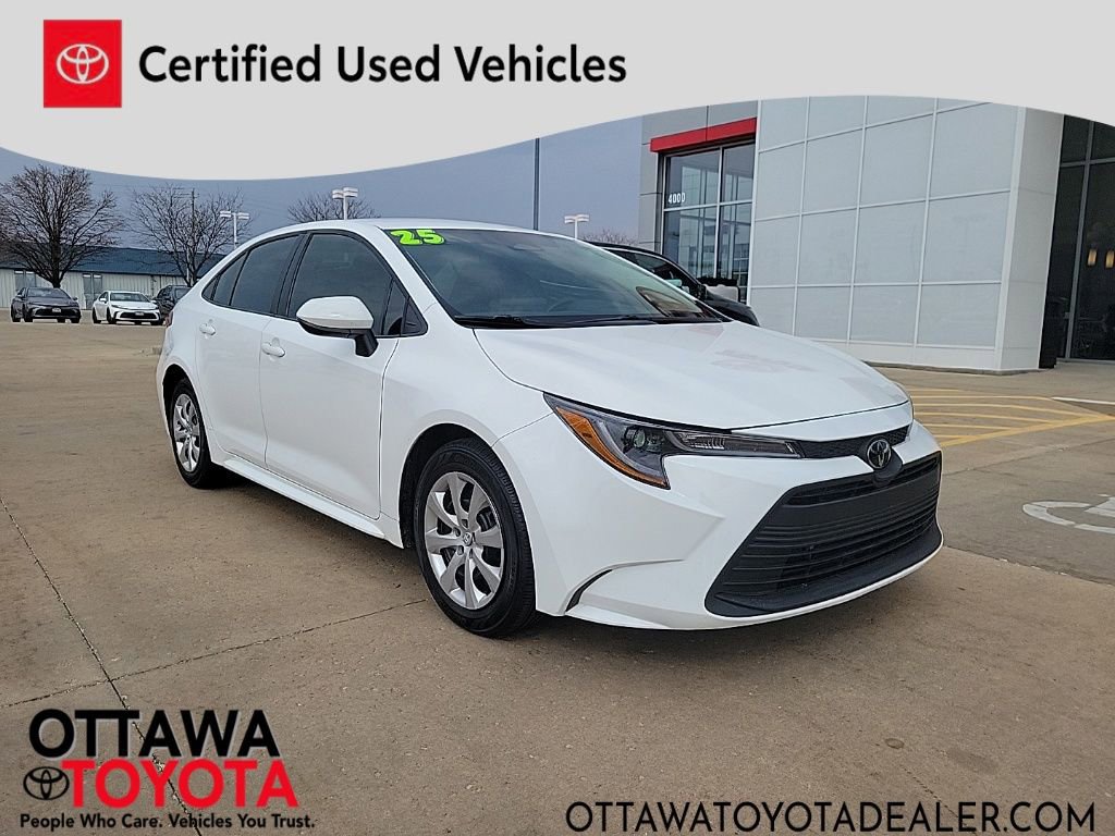 Used 2025 Toyota Corolla LE image 1