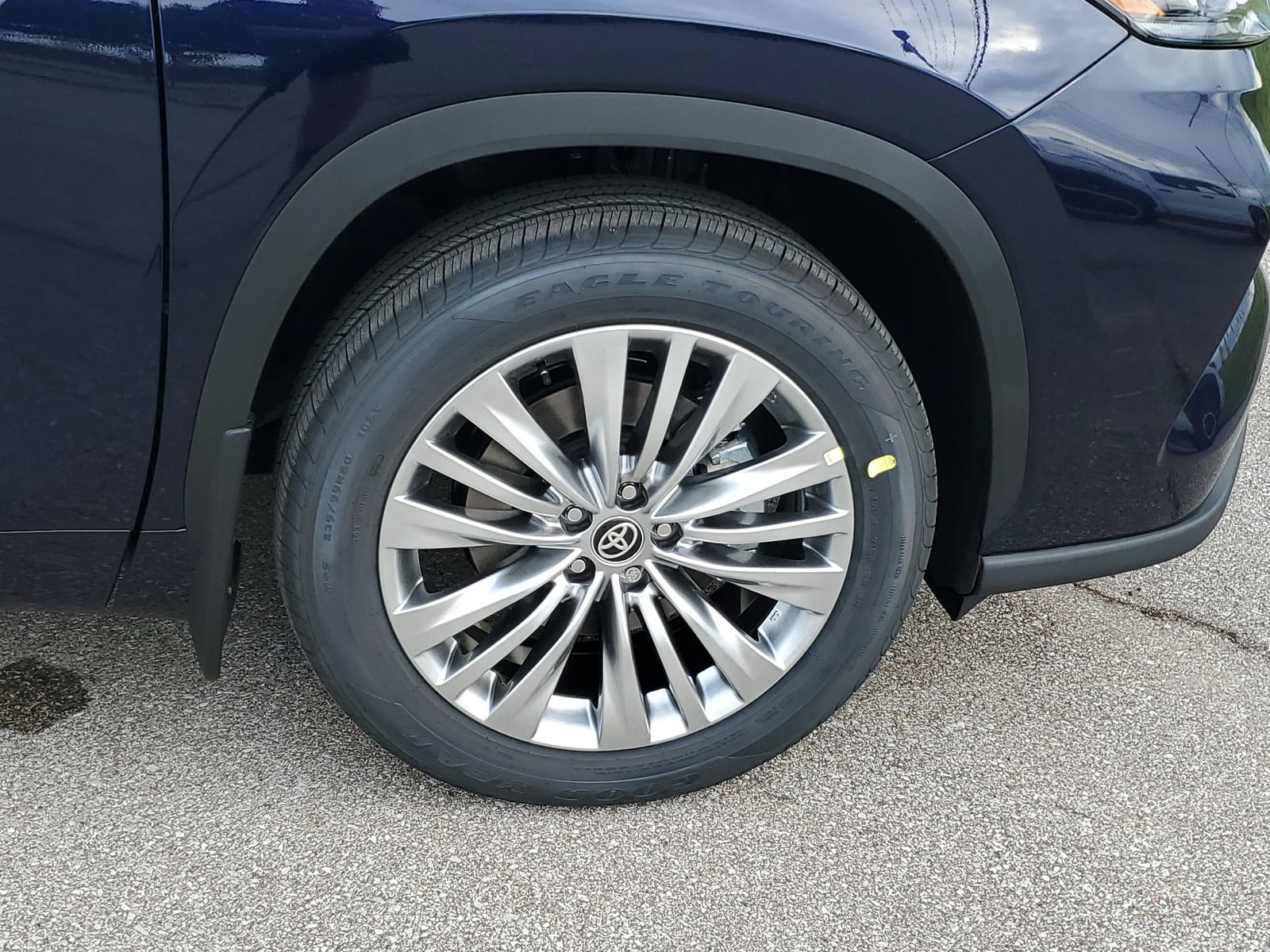 New 2026 Toyota Highlander Platinum AWD/4WD image 6