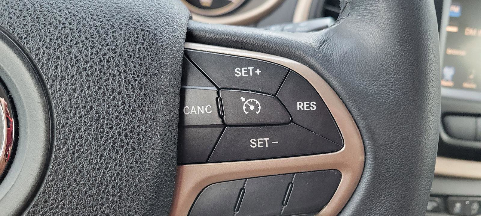 Used 2015 Jeep Cherokee Latitude image 16