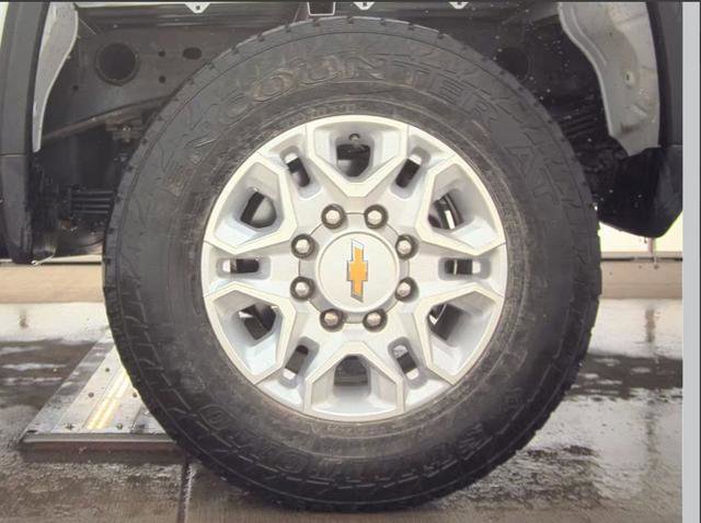 Used 2024 Chevrolet Silverado 2500 LT w/ Convenience Package image 12