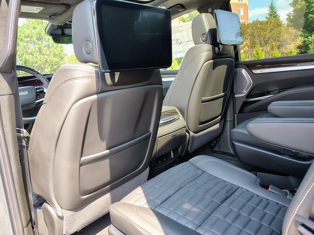 New 2026 Cadillac Escalade Platinum Sport w/ LPO, ONYX Package AWD/4WD image 39