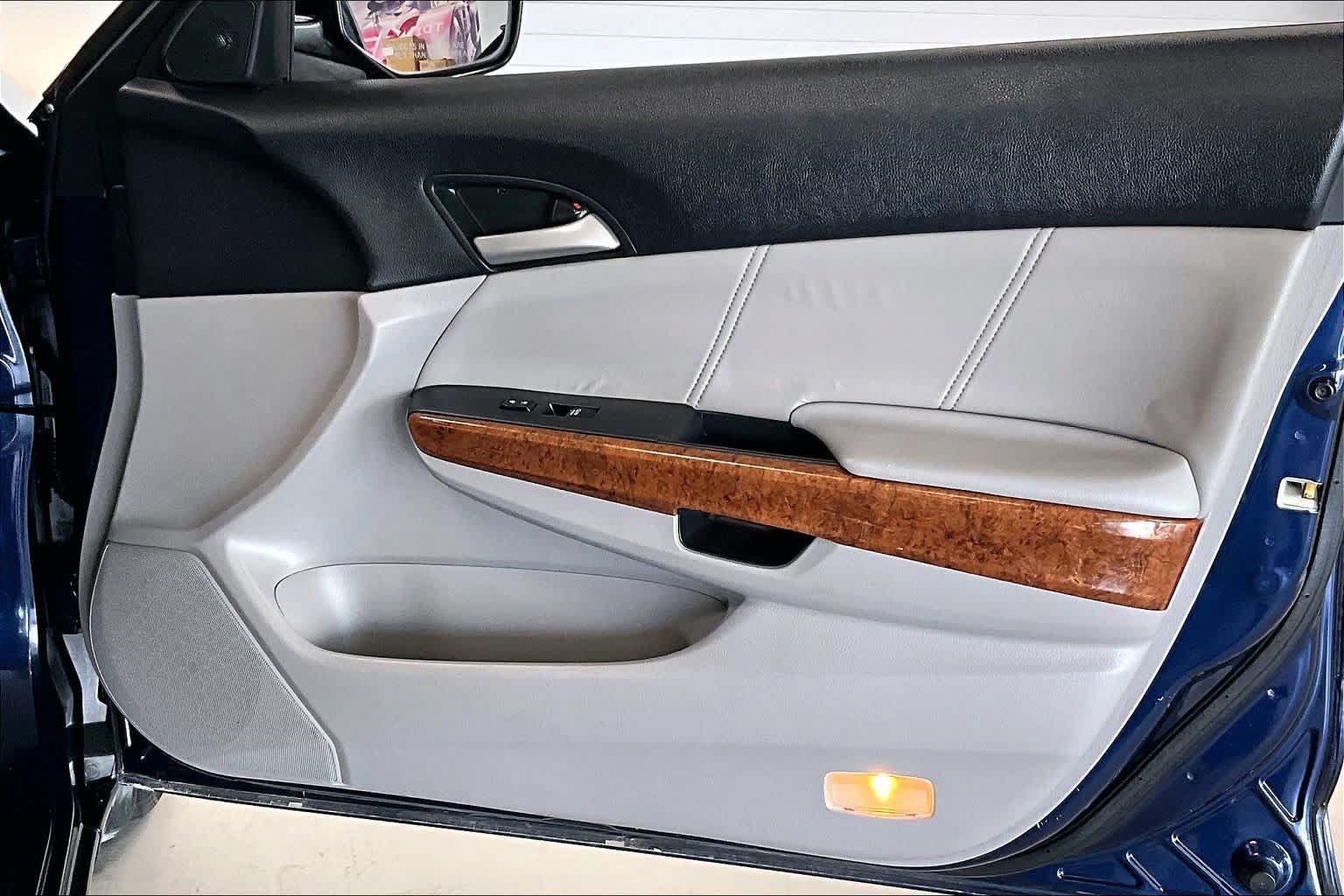 Used 2011 Honda Accord EX-L image 25