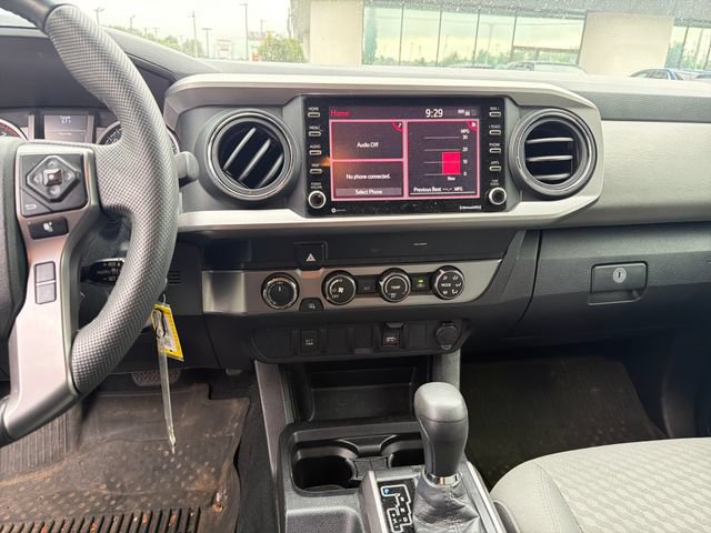 Used 2021 Toyota Tacoma SR5 w/ SR5 Appearance Package (SM) AWD/4WD image 18