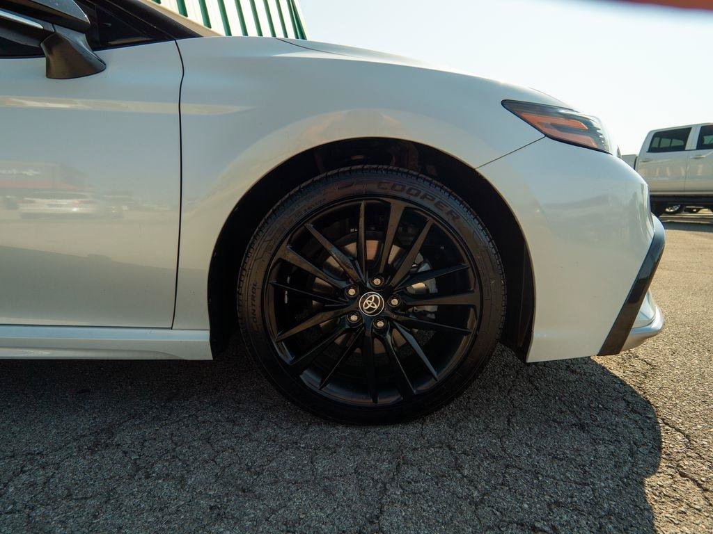Used 2022 Toyota Camry XSE FWD image 11