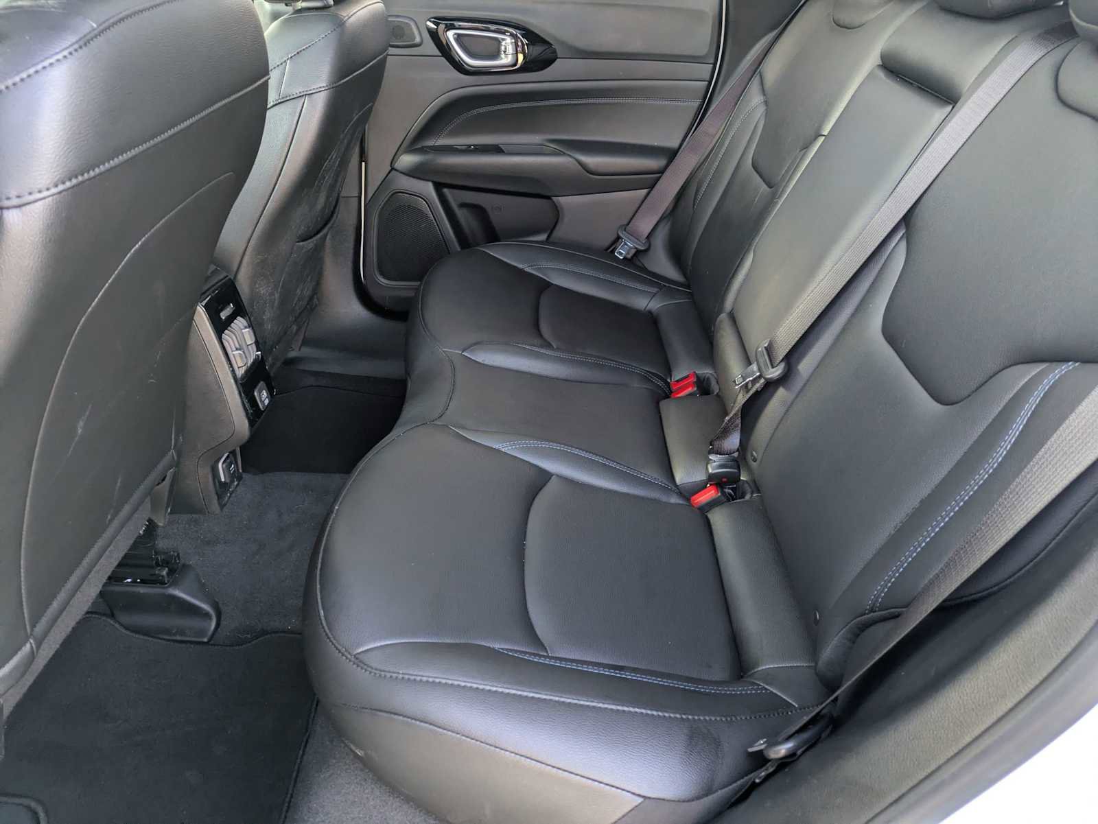 Used 2025 Jeep Compass Limited w/ Sun & Sound Group image 18