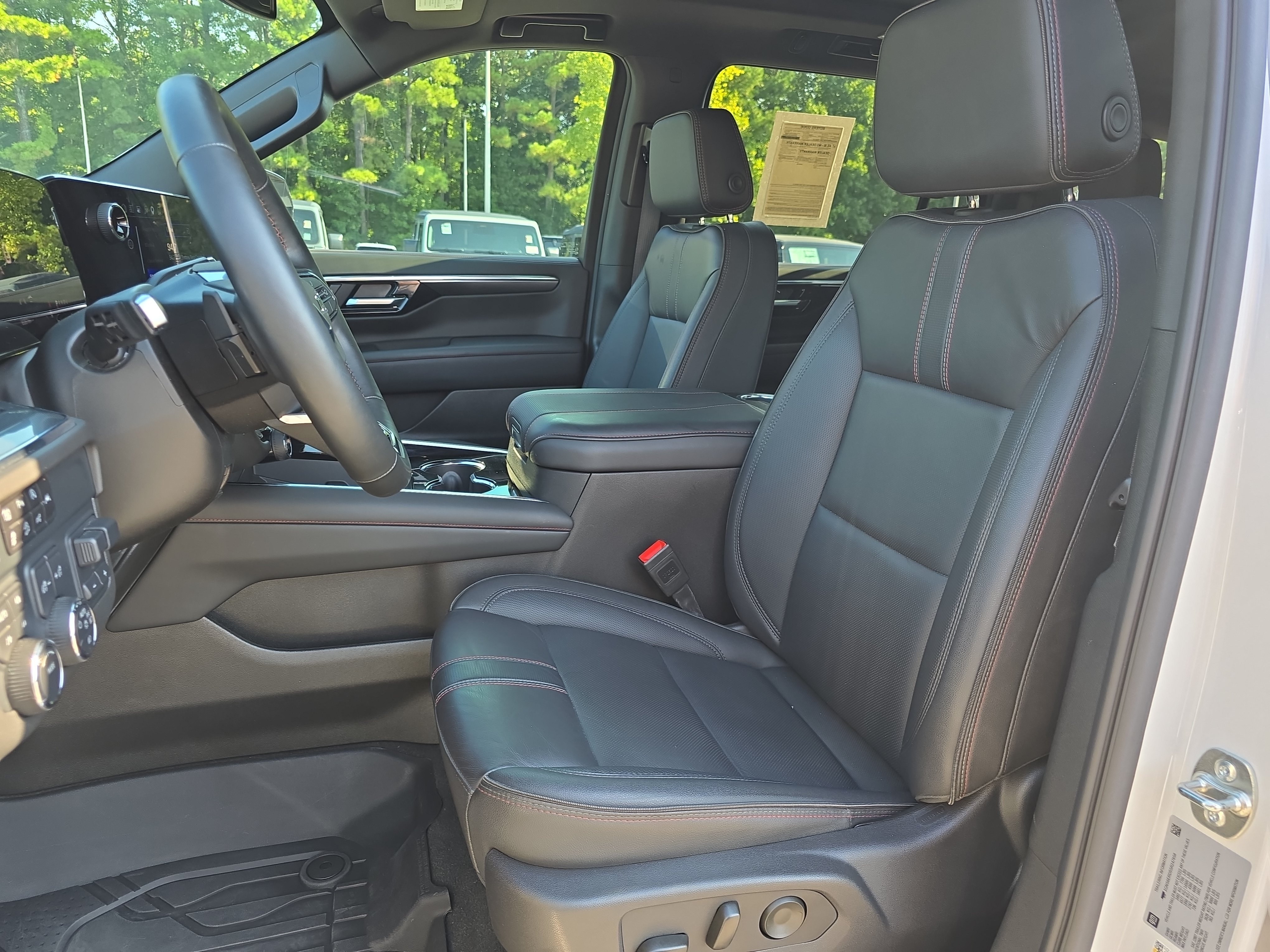 Used 2025 Chevrolet Suburban RST w/ Comfort Package AWD/4WD image 18
