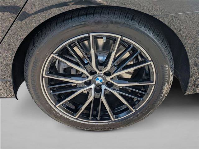 Used 2022 BMW 740i image 25