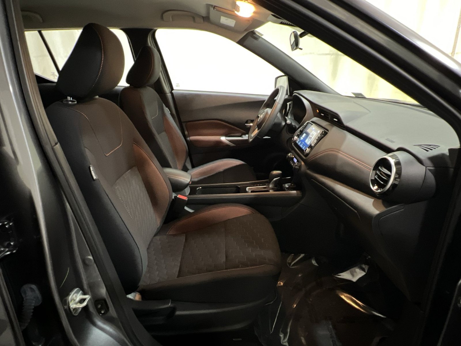 Used 2023 Nissan Kicks SR FWD image 33