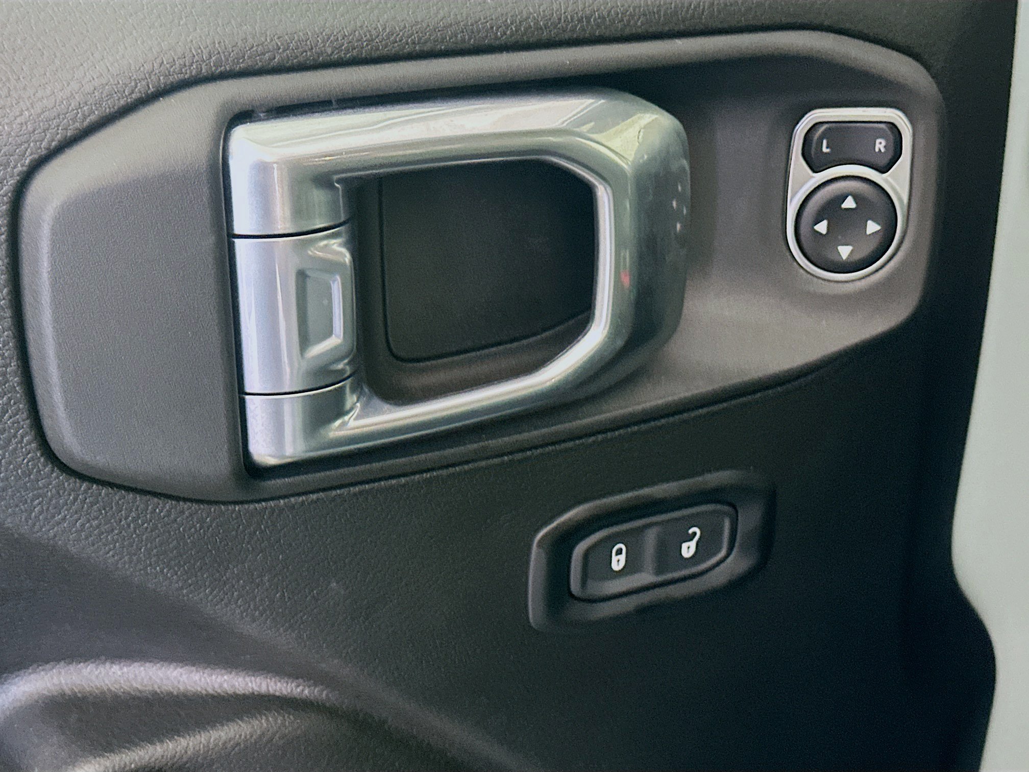Used 2023 Jeep Wrangler Unlimited AWD/4WD image 15