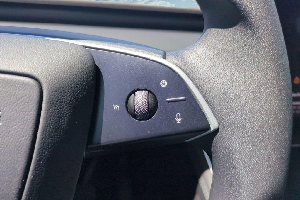 Used 2026 Tesla Model Y Long Range AWD/4WD image 25