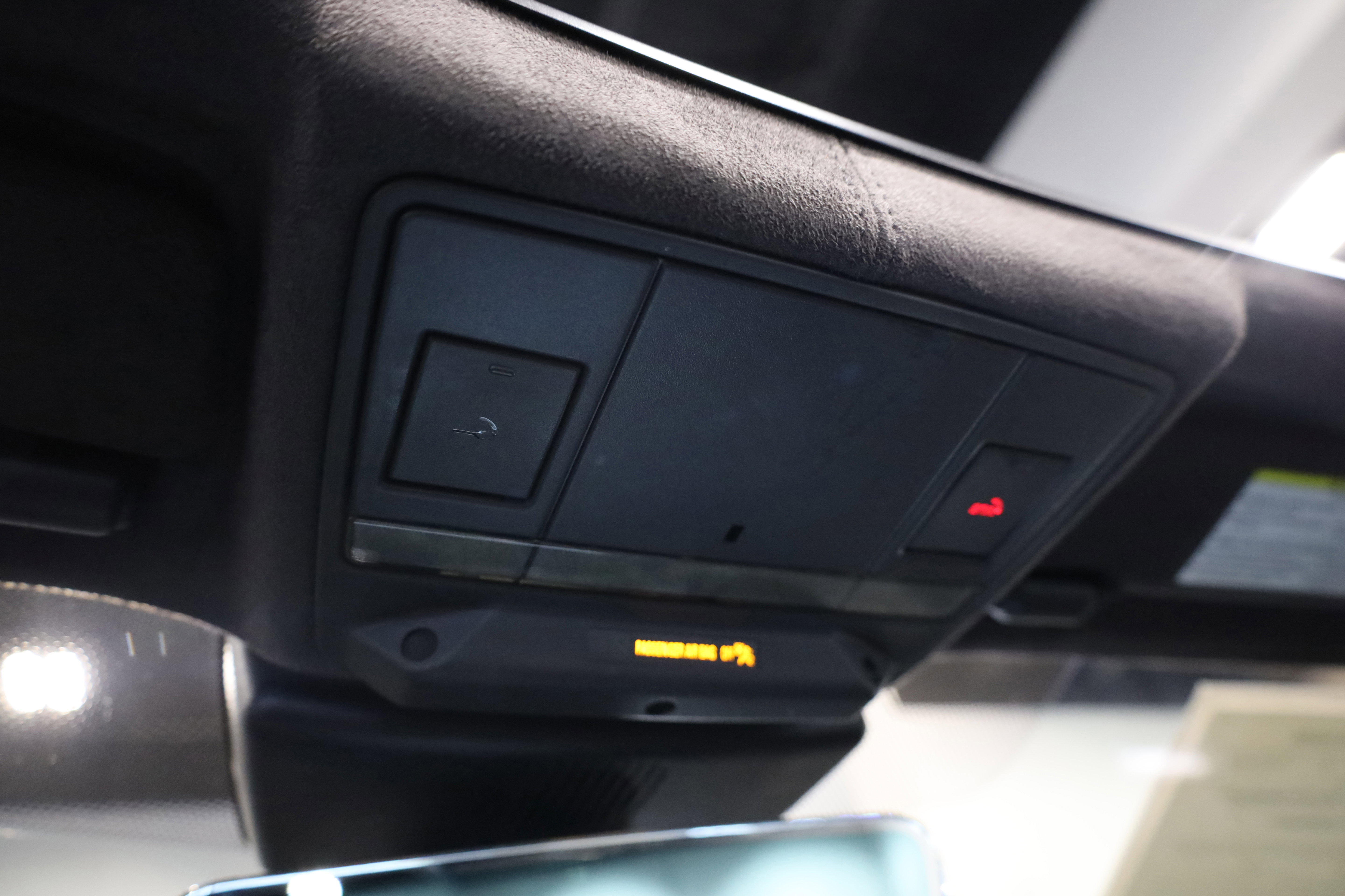 Used 2020 Jaguar F-TYPE SVR image 33