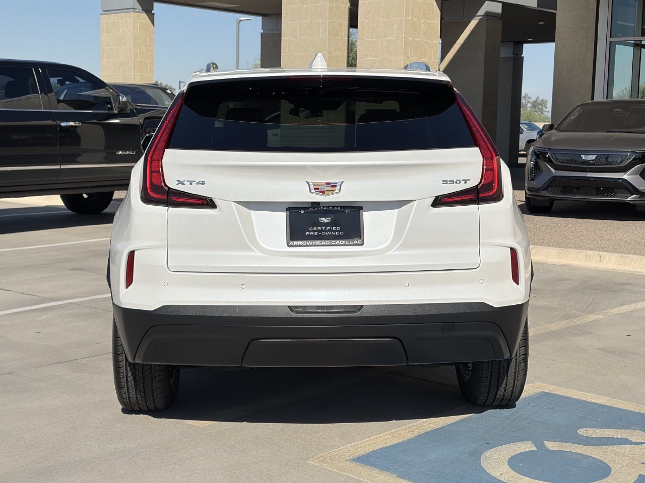 Certified 2024 Cadillac XT4 Luxury w/ Cold Weather Package FWD image 6