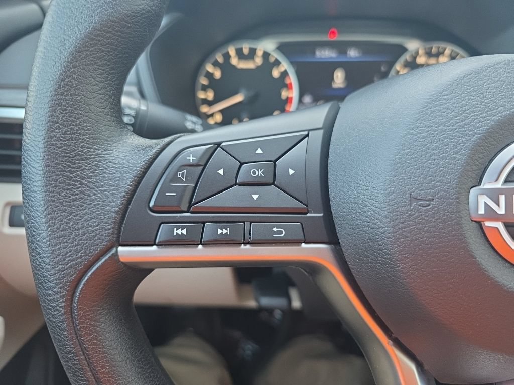 Used 2025 Nissan Altima 2.5 SV FWD image 15