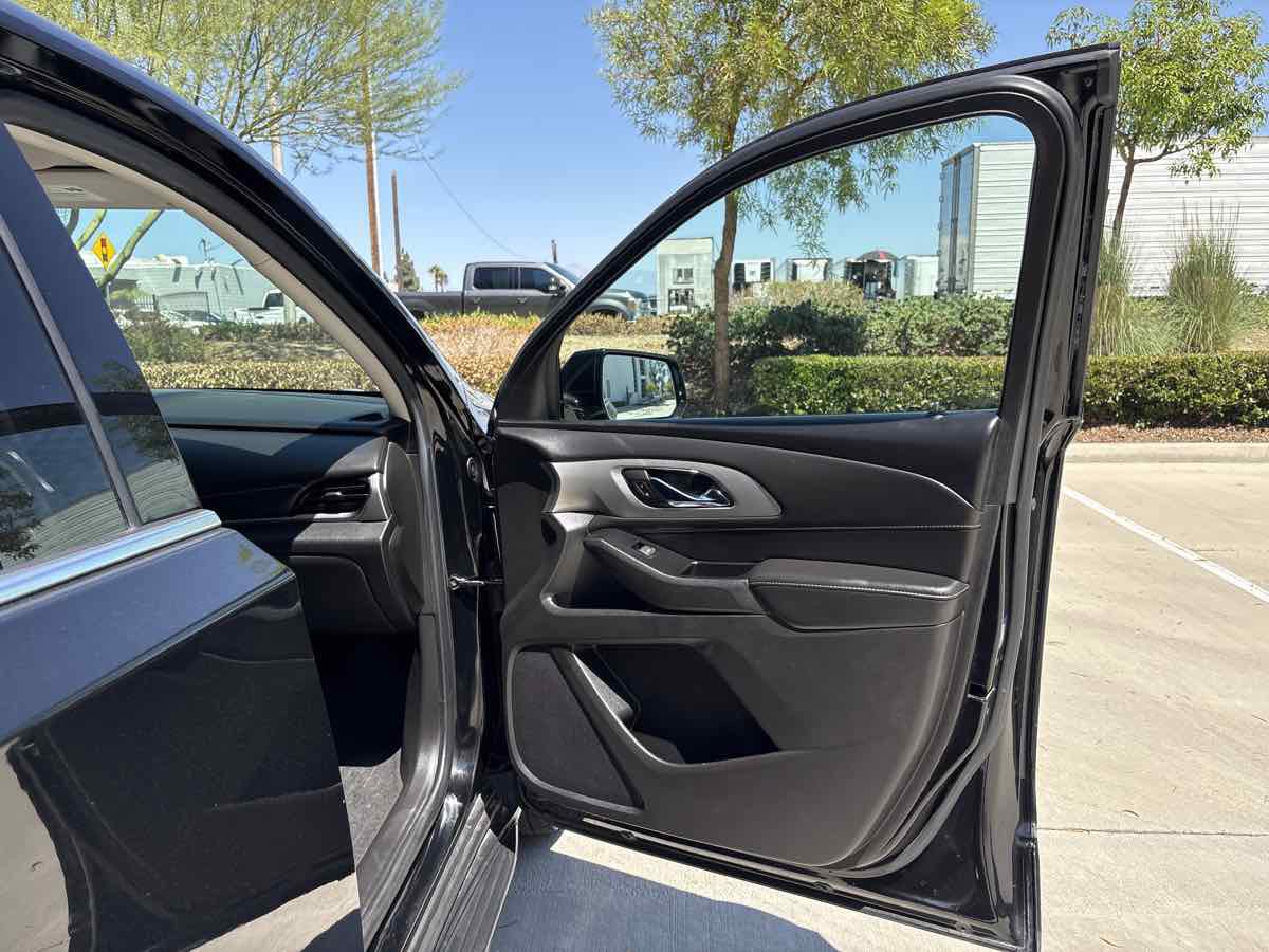 Used 2019 Chevrolet Traverse LT FWD image 17