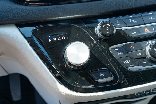 Used 2024 Chrysler Pacifica Touring-L FWD image 22