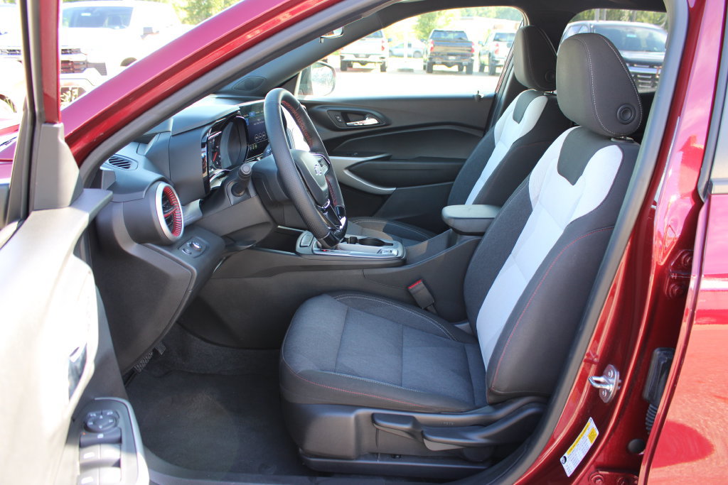 Certified 2024 Chevrolet Trax RS FWD image 7