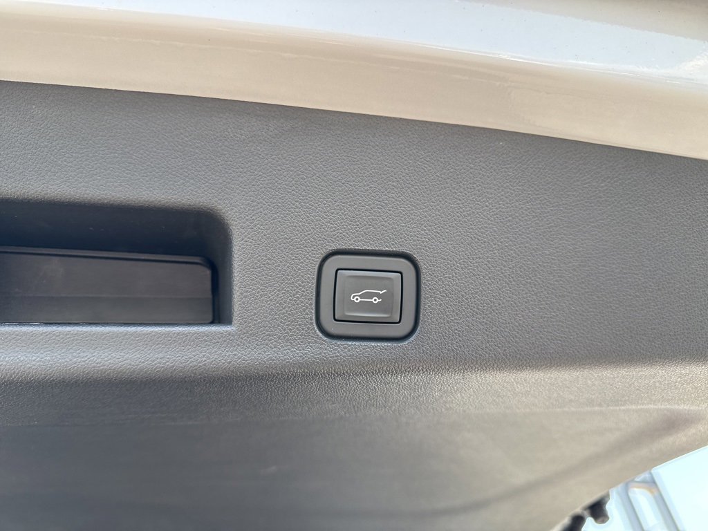 Used 2024 Chevrolet Traverse RS image 14