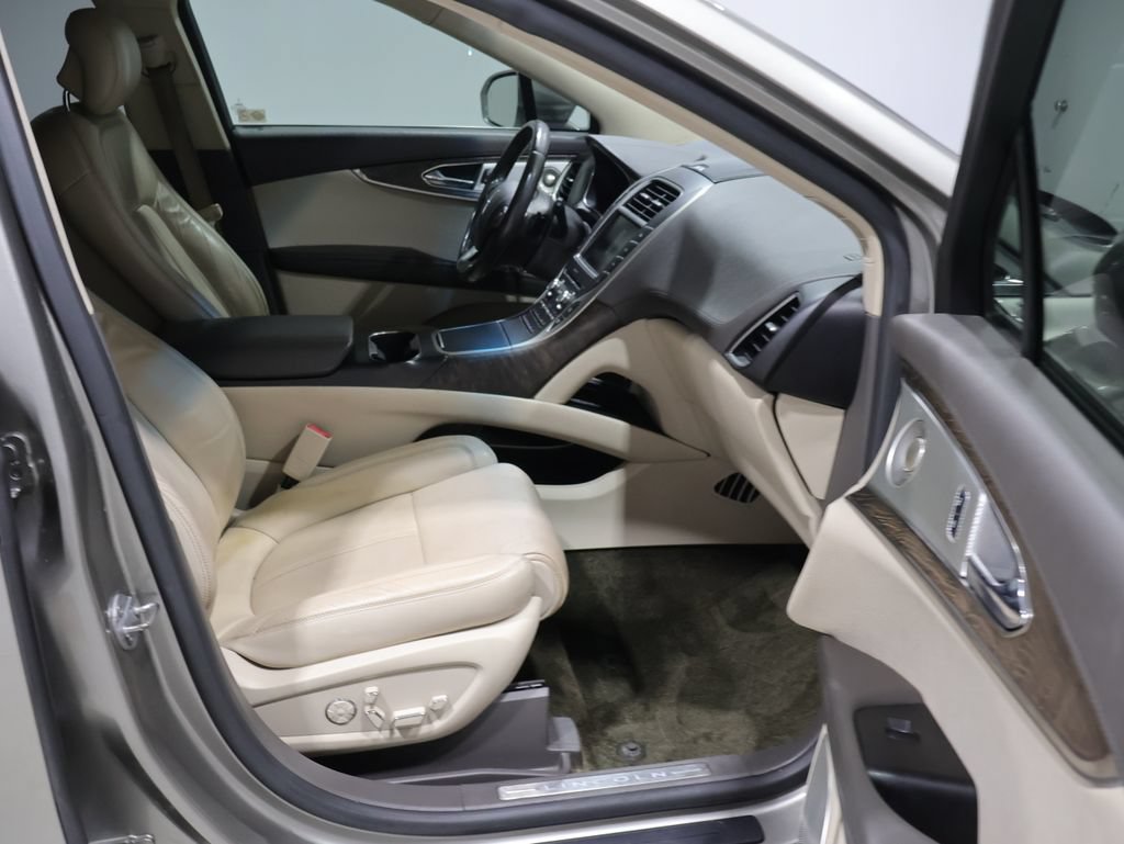 Used 2016 Lincoln MKX Reserve w/ Luxury Package AWD/4WD image 22