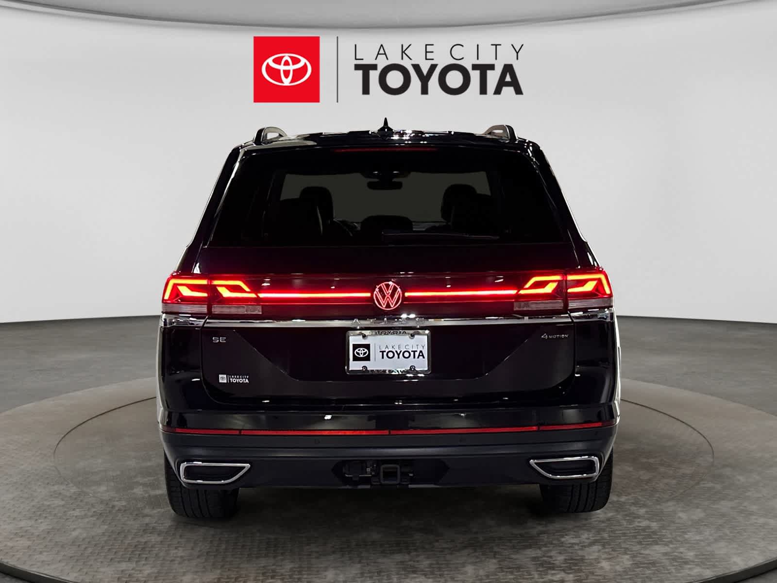 Used 2025 Volkswagen Atlas SE AWD/4WD image 7