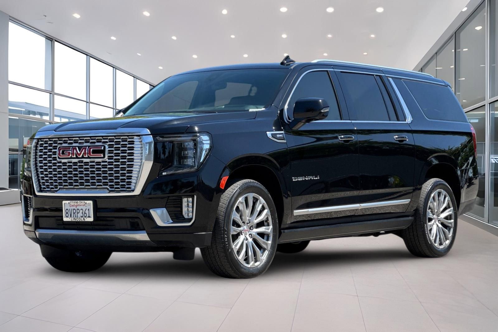Used 2021 GMC Yukon XL Denali w/ Denali Premium Package image 8