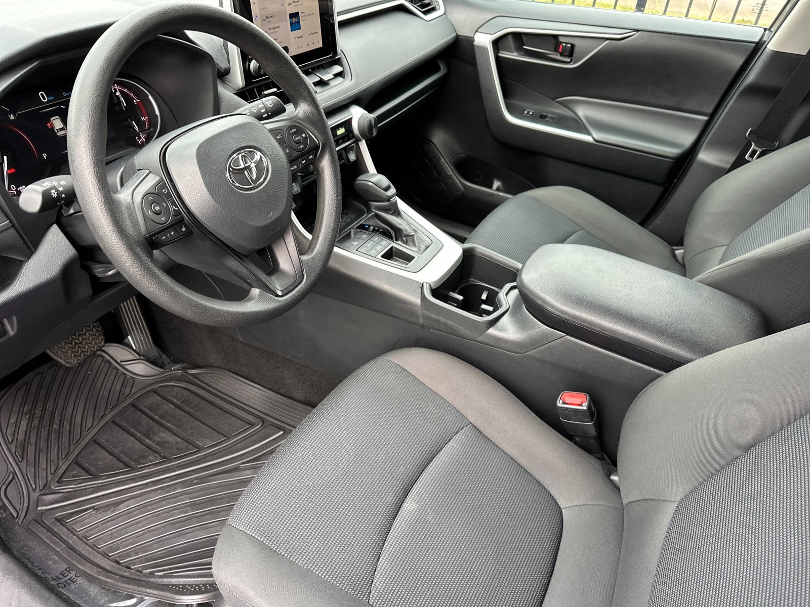 Used 2024 Toyota RAV4 LE image 9