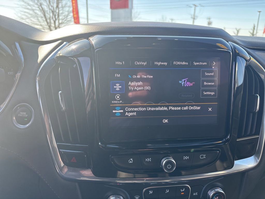 Used 2023 Chevrolet Traverse LT w/ Rear Camera Mirror Package image 16