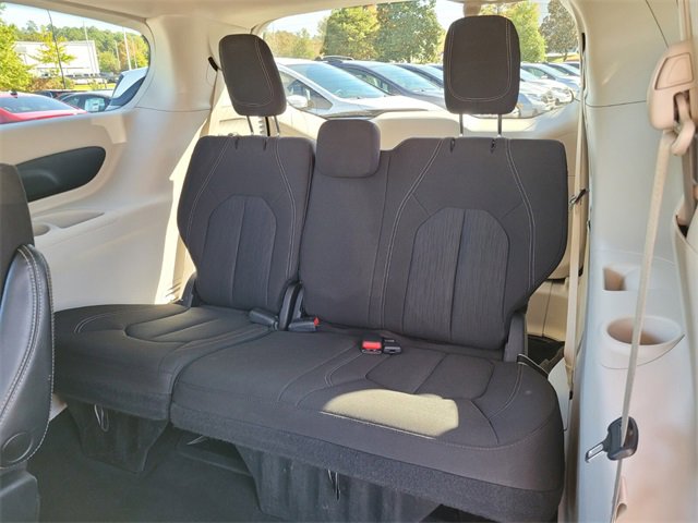 Used 2023 Chrysler Voyager LX image 12