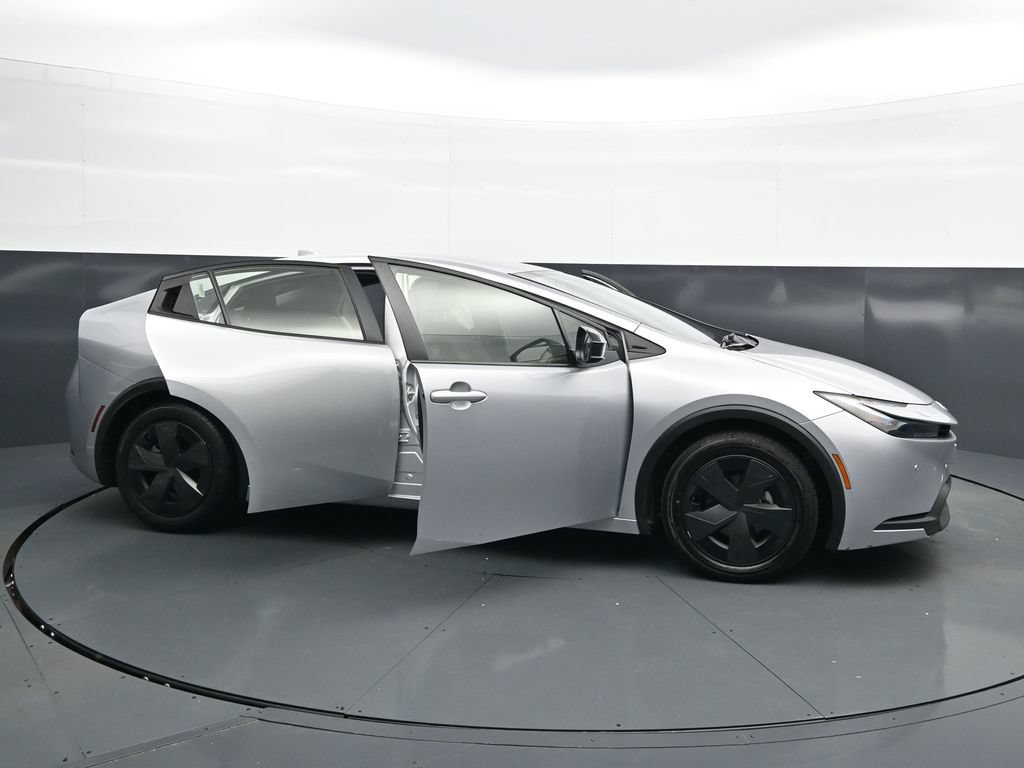 Used 2025 Toyota Prius LE FWD image 36
