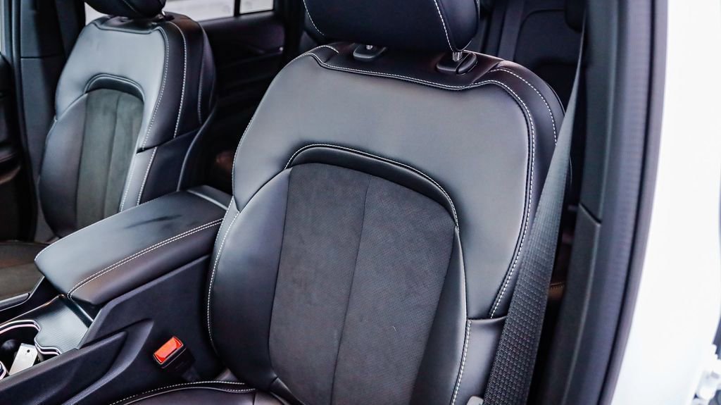 New 2025 Jeep Grand Cherokee Altitude image 26