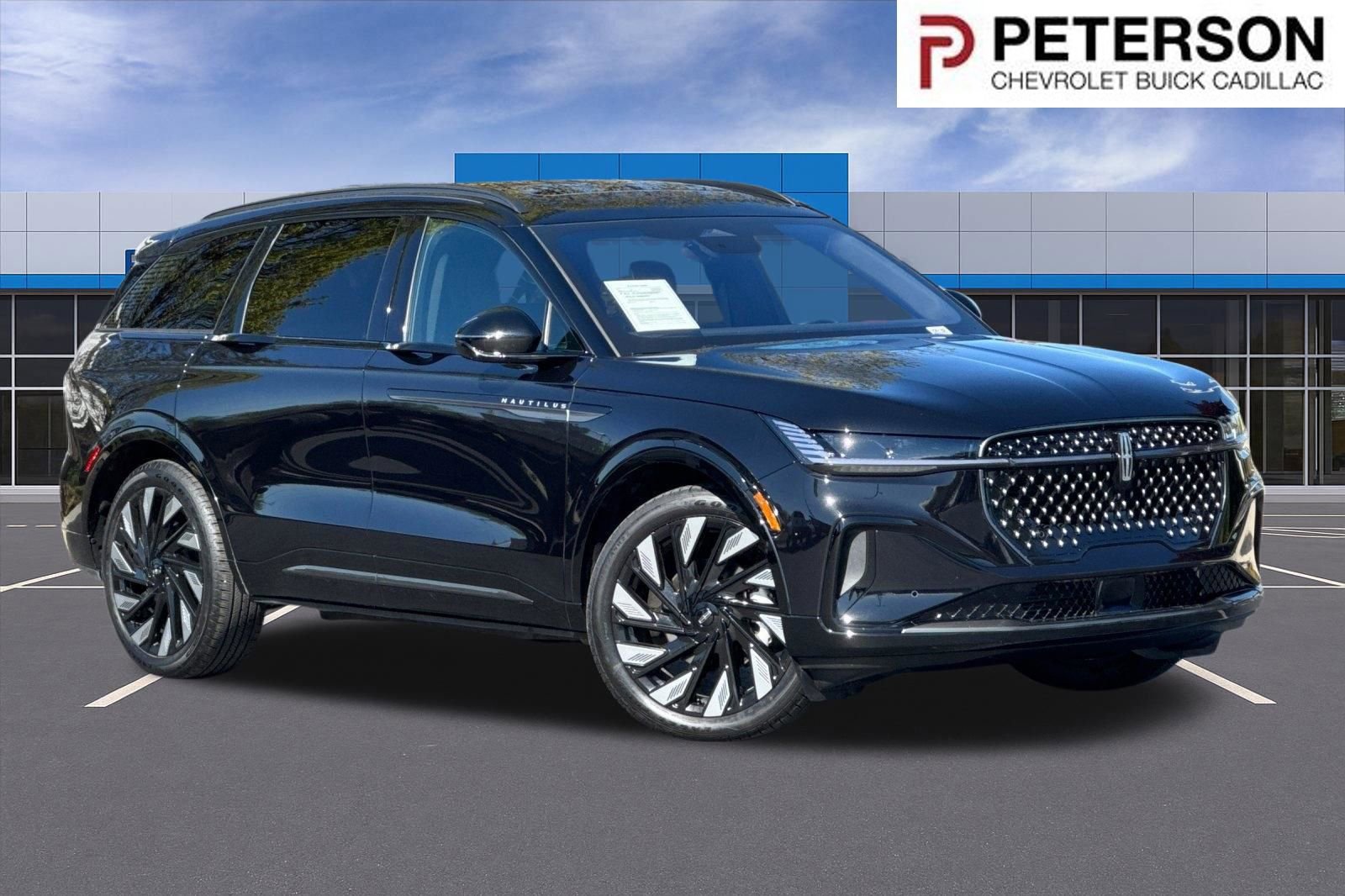 Used 2025 Lincoln Nautilus Reserve w/ Equipment Group 203A AWD/4WD image 1