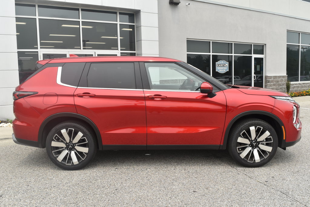 New 2026 Mitsubishi Outlander SE AWD/4WD image 2