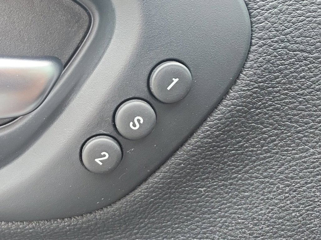 Used 2019 Jeep Cherokee Overland FWD image 16