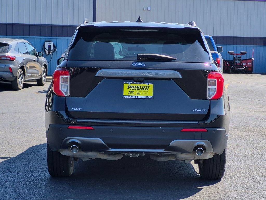 Used 2024 Ford Explorer XLT w/ Equipment Group 202A AWD/4WD image 6