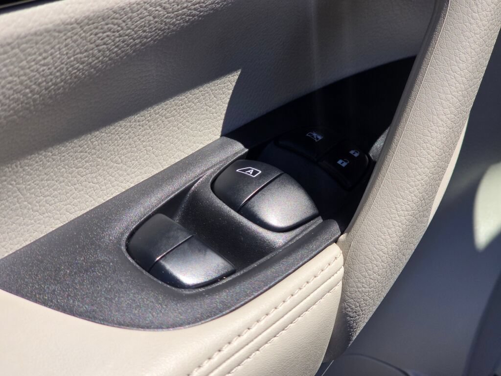 Used 2022 Nissan Rogue Sport SL AWD/4WD image 21