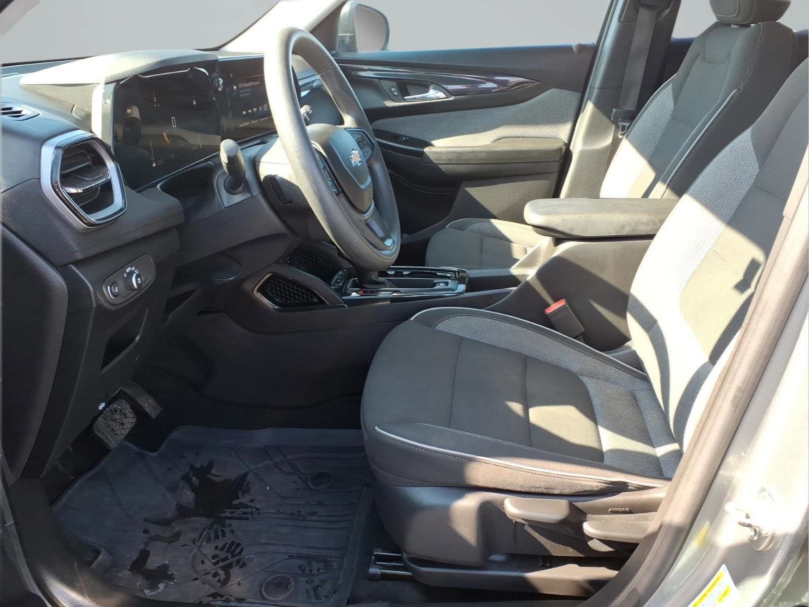 Used 2024 Chevrolet TrailBlazer LS w/ LS Convenience Package FWD image 25