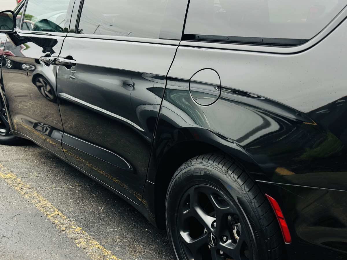 Used 2022 Chrysler Pacifica Touring-L w/ S Appearance Package FWD image 9