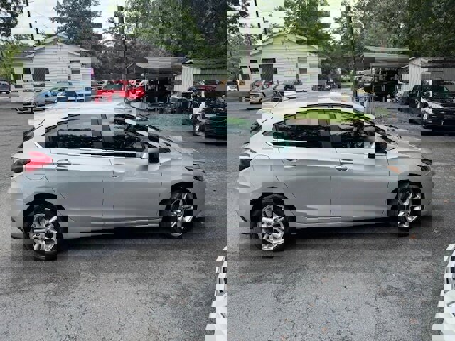 Used 2017 Chevrolet Cruze LT w/ Convenience Package image 7