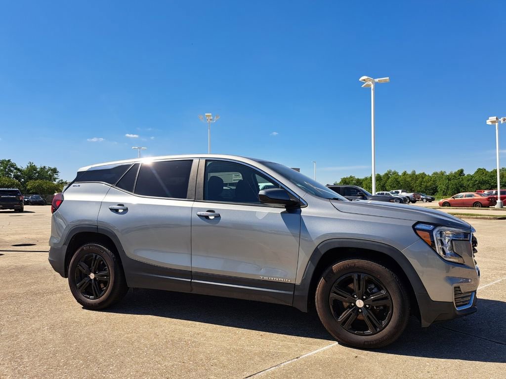 Used 2023 GMC Terrain SLE FWD image 3