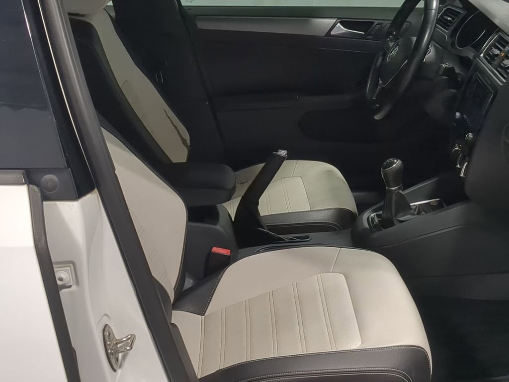Used 2016 Volkswagen Jetta Sport FWD image 25