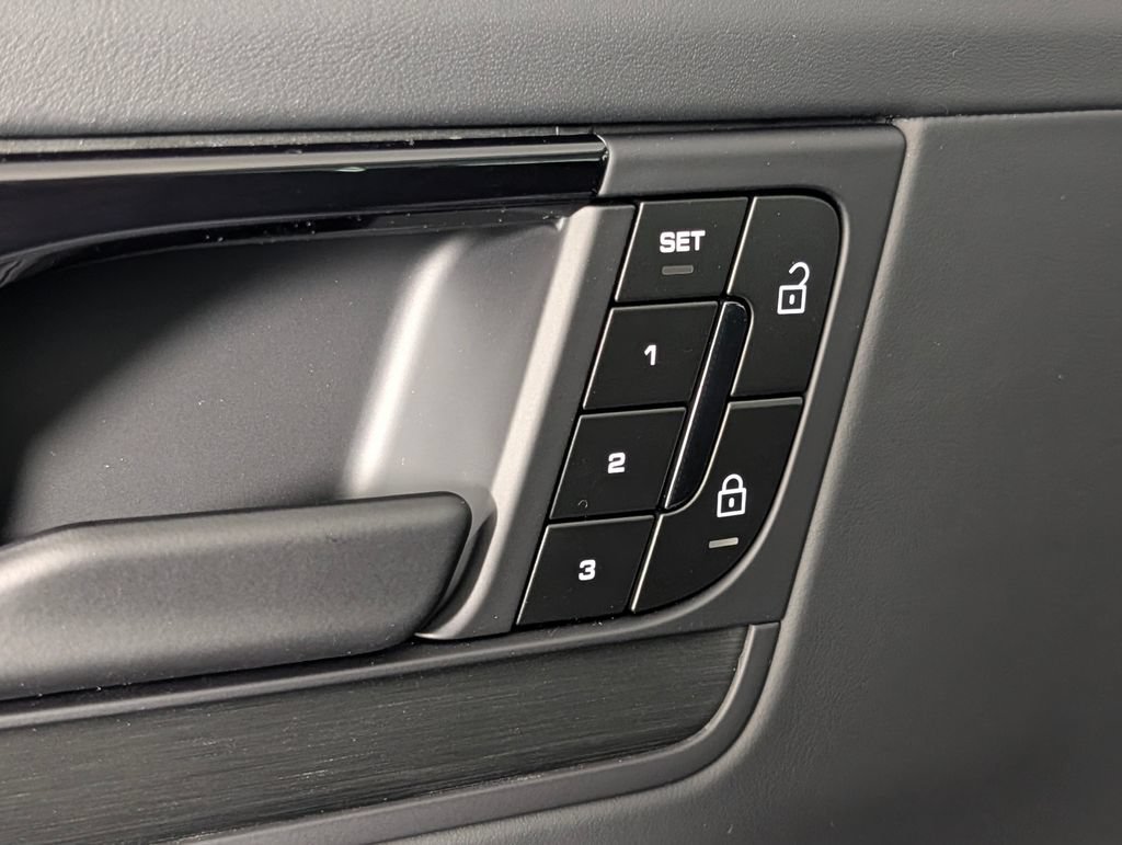 New 2026 Porsche Cayenne GTS AWD/4WD image 26