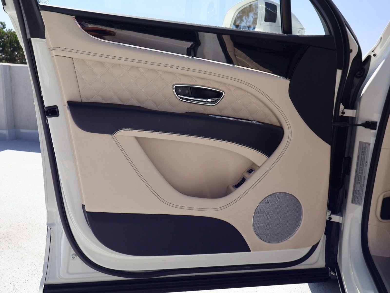 Certified 2023 Bentley Bentayga AWD/4WD image 15