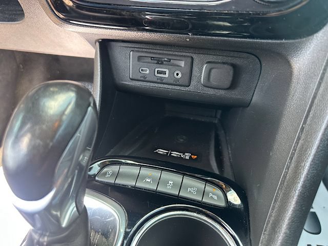 Used 2020 Buick Encore GX Essence w/ Experience Buick Package FWD image 25