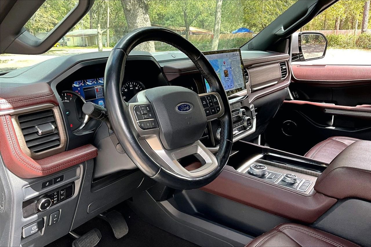 Used 2023 Ford Expedition Limited image 14