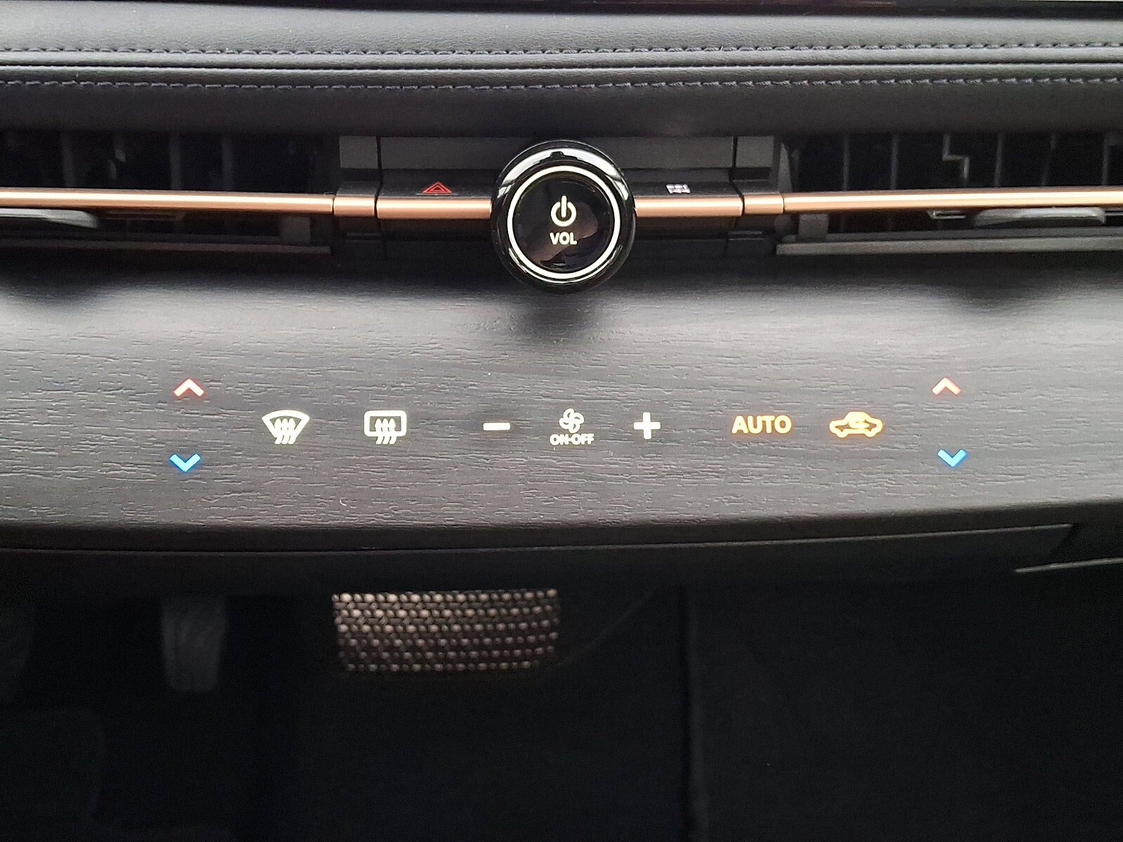 Certified 2023 Nissan Ariya AWD image 16